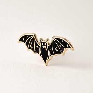 Vampire Bat Hard Enamel Lapel Pin – Gothic & Halloween